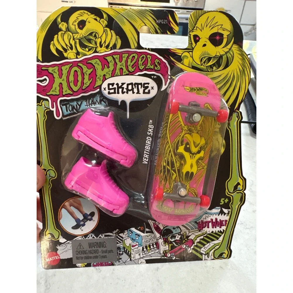 Hot Wheels Skate Tony Hawk Vertibird SK8 Fingerboard‎ Pink Bird Skull HPG21 NEW